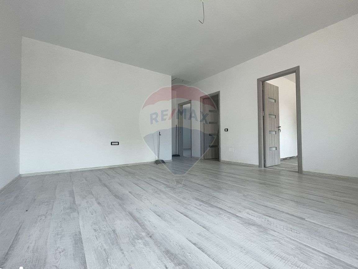 Casă 3 Camere cu 256 MP Teren, zona linistita in Clinceni