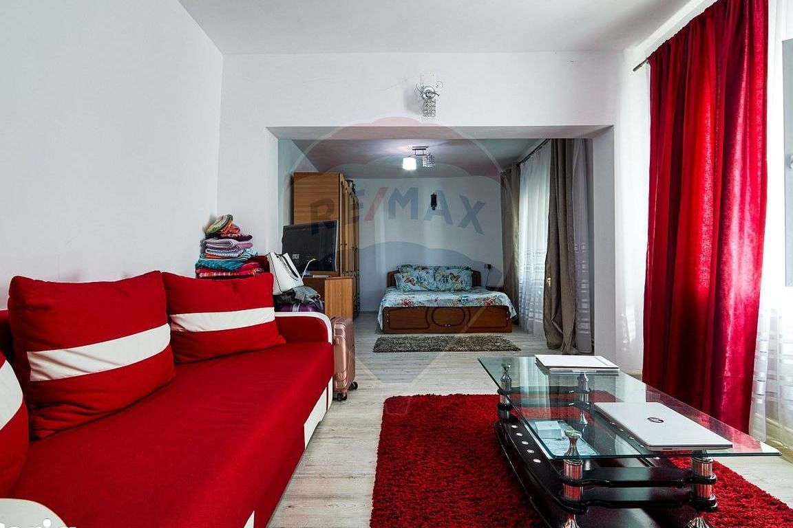 Casă 3 camere cu teren de 990 mp