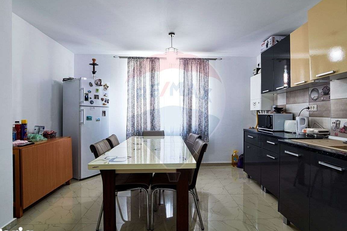 Casă 3 camere cu teren de 990 mp