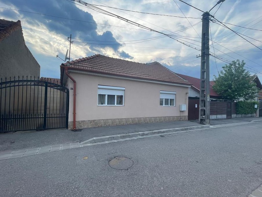 Casa 3 dormitoare, living, zona Lotus