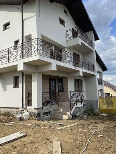 Casa 300 mp Valea adanca zona 5 drumuri