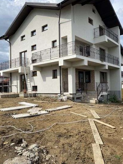 Casa 300 mp Valea adanca zona 5 drumuri