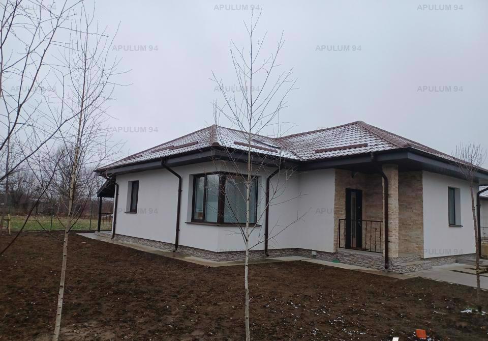 Casa 4 camere parter, 106 mp utili, curte 462, între 2 păduri