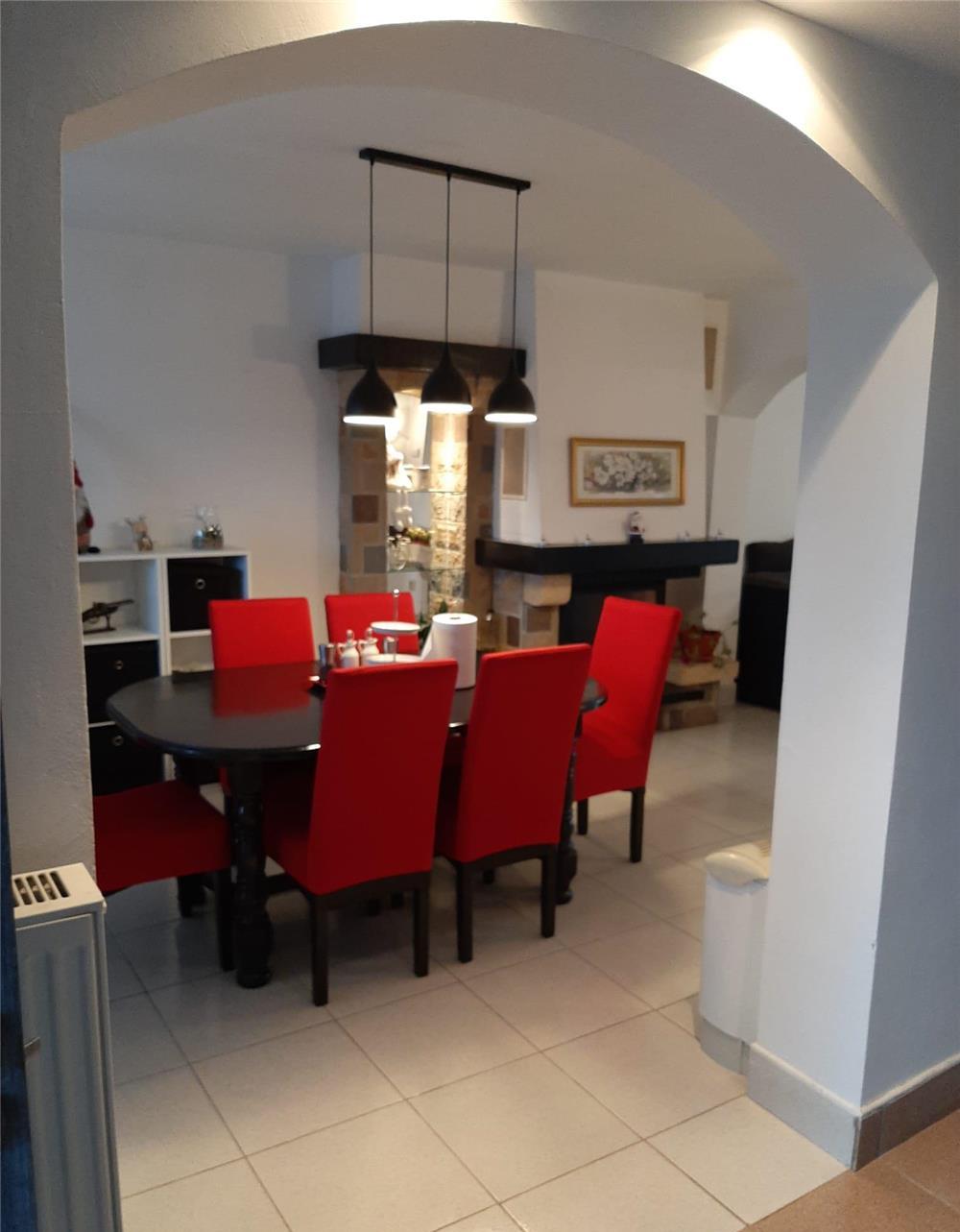Casa 4 camere,2 curti,livada,sera,2 terase ,70 km Bucuresti