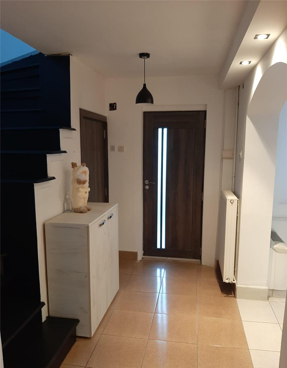Casa 4 camere,2 curti,livada,sera,2 terase ,70 km Bucuresti