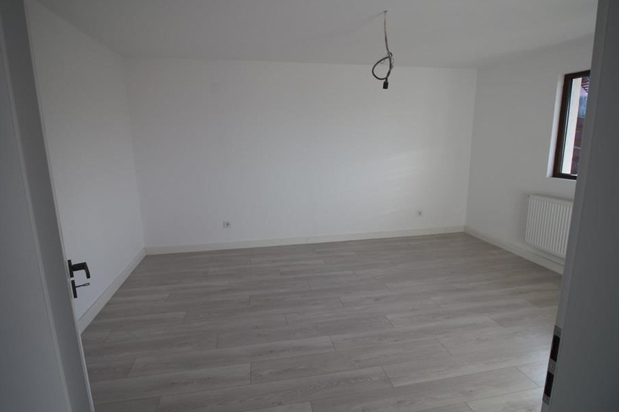 CASĂ 4cam, 2bai, VĂ PUTETI MUTA, PRIMĂRIE - VALEA LUPULI
