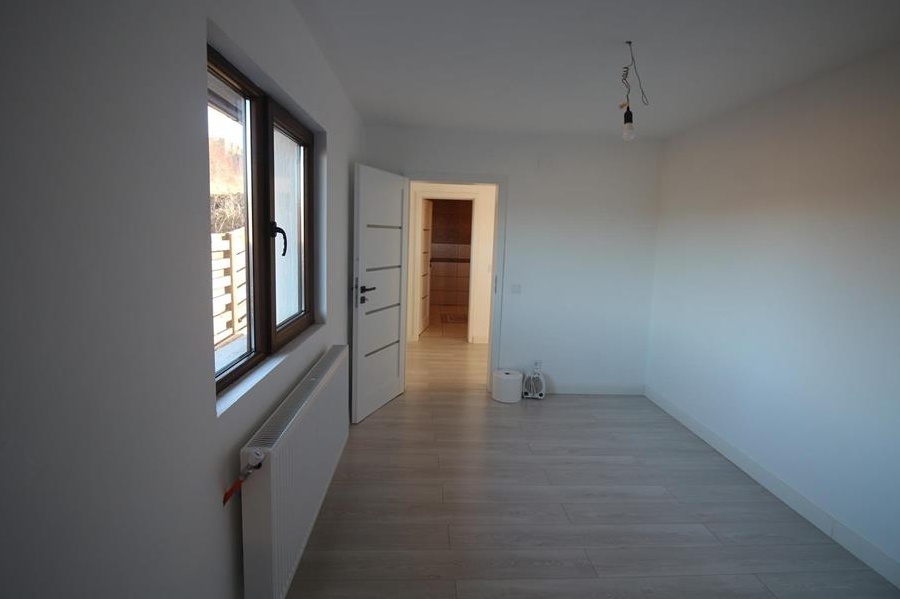 CASĂ 4cam, 2bai, VĂ PUTETI MUTA, PRIMĂRIE - VALEA LUPULI