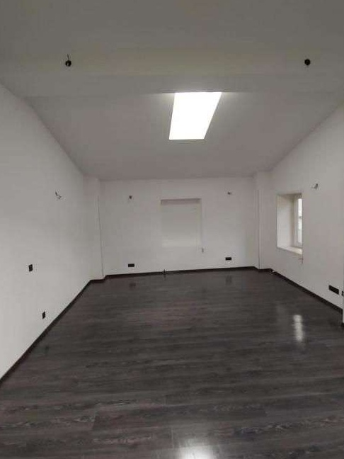Casa consolidata in anul 2003 - spatiu comercial