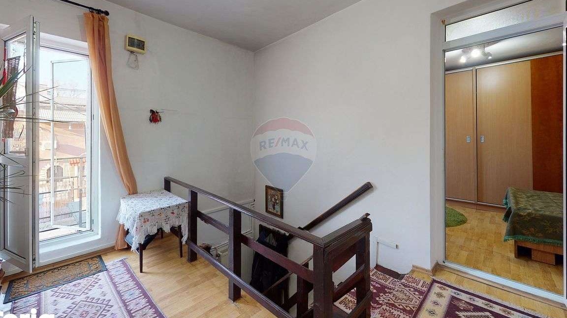 Casa cu 4 camere de vanzare în zona Ferentari.