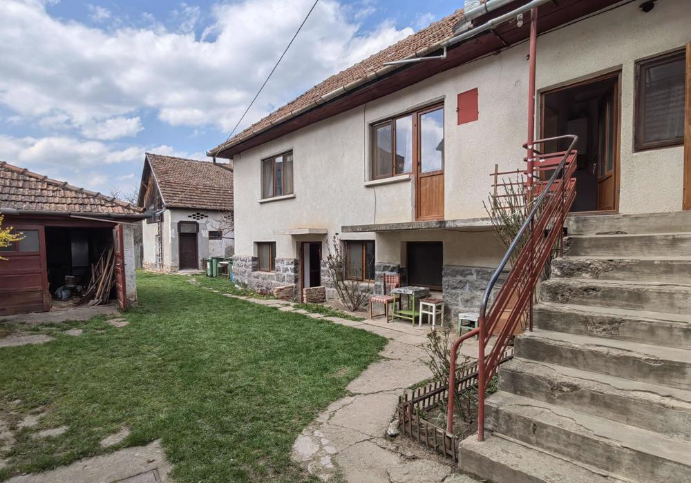 Casă cu 4 camere si teren zona Ciucului 120 m²