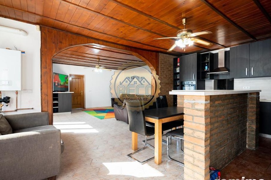 Casa cu 4 dormitoare si piscina,Palota,comuna Santandrei