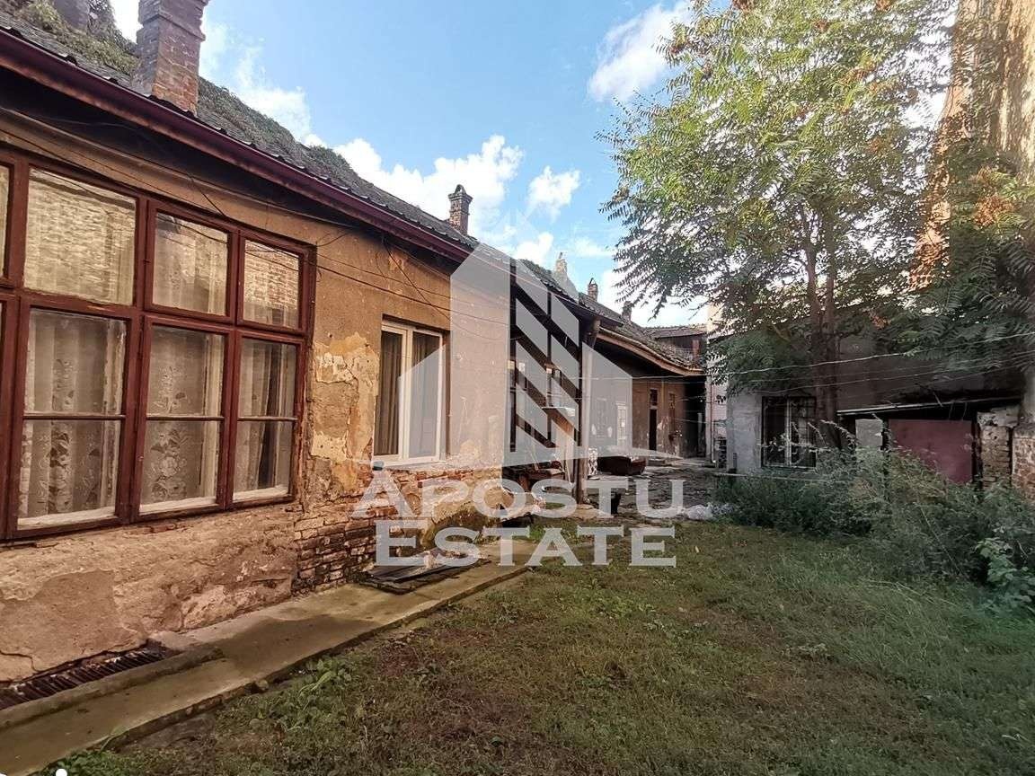 Casa cu 5 apartamente, teren 726mp, Piata Traian