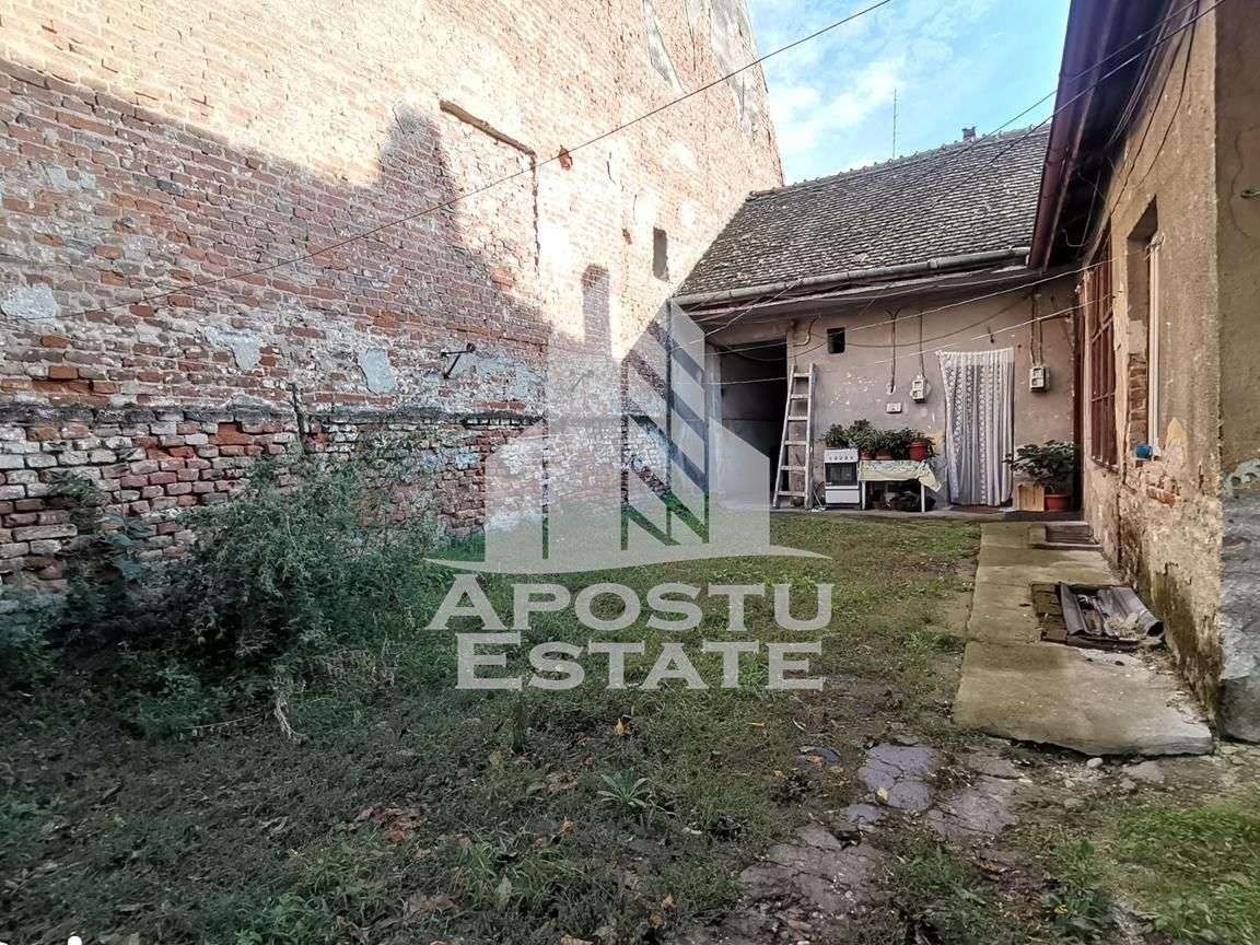 Casa cu 5 apartamente, teren 726mp, Piata Traian