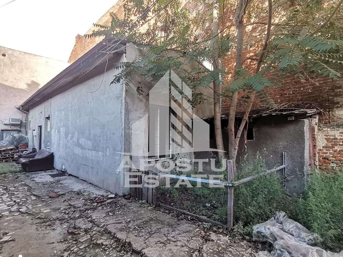Casa cu 5 apartamente, teren 726mp, Piata Traian