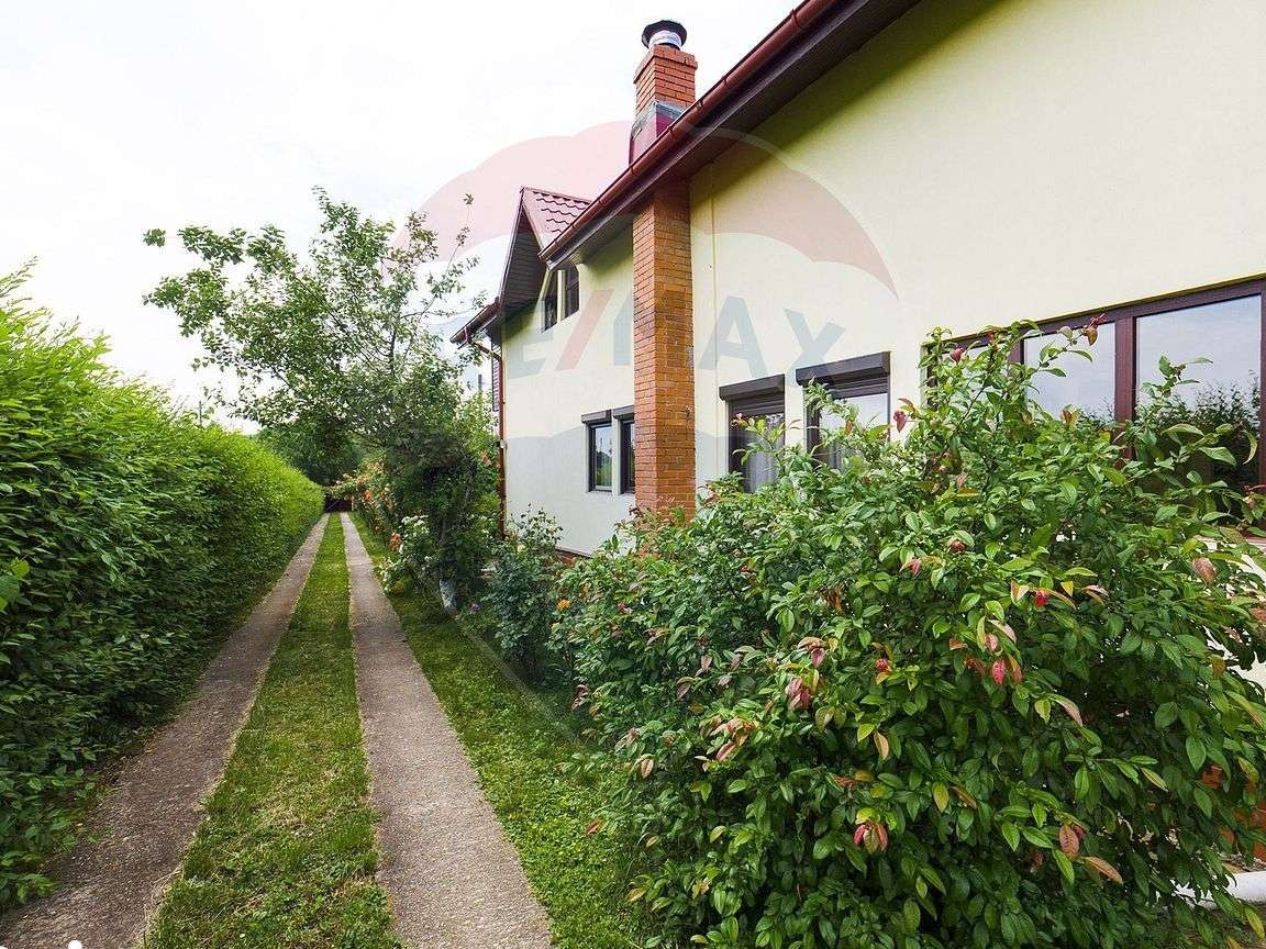 Casă cu 5 camere Teren 5200 mp Garaj Magazie in Silistea Snagovului