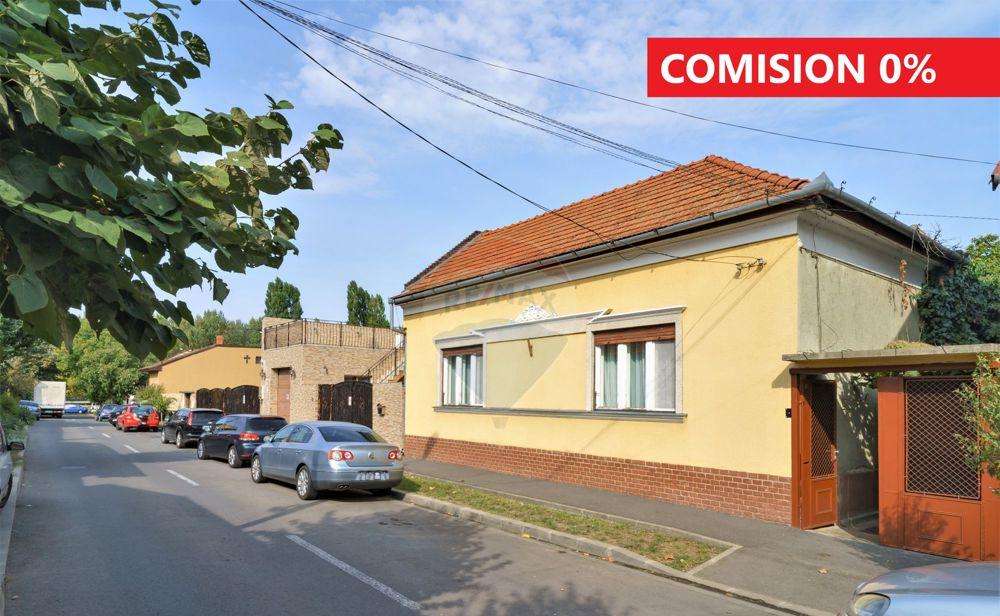Casă Cu 6 Camere Pe 578 mp De Teren. La 3 Minute De Centru Cu Mașina