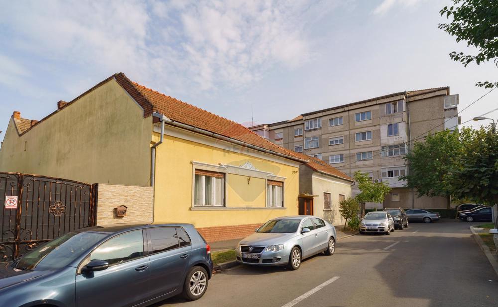 Casă Cu 6 Camere Pe 578 mp De Teren. La 3 Minute De Centru Cu Mașina