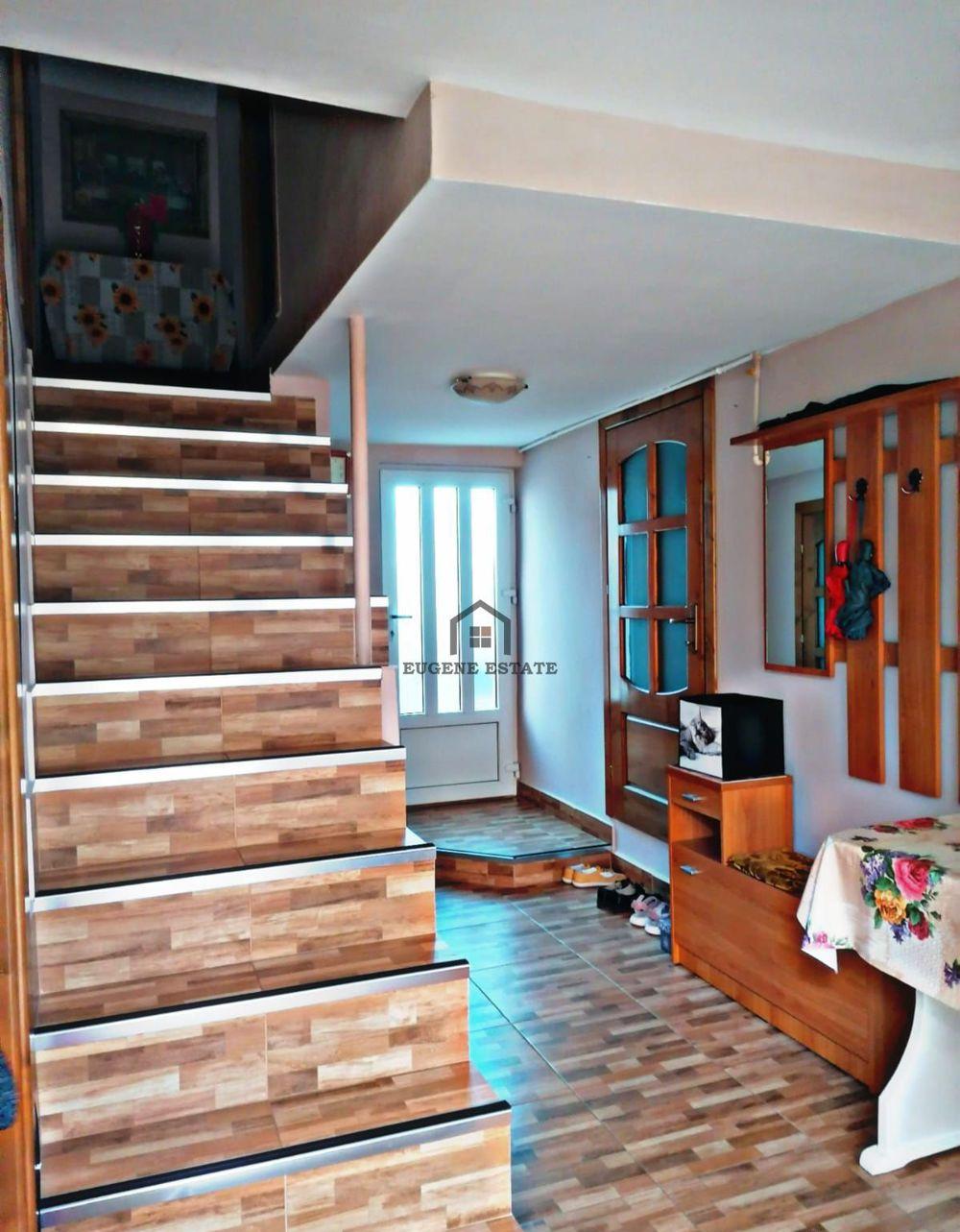 Casa cu doua intrari Ciarda Rosie .