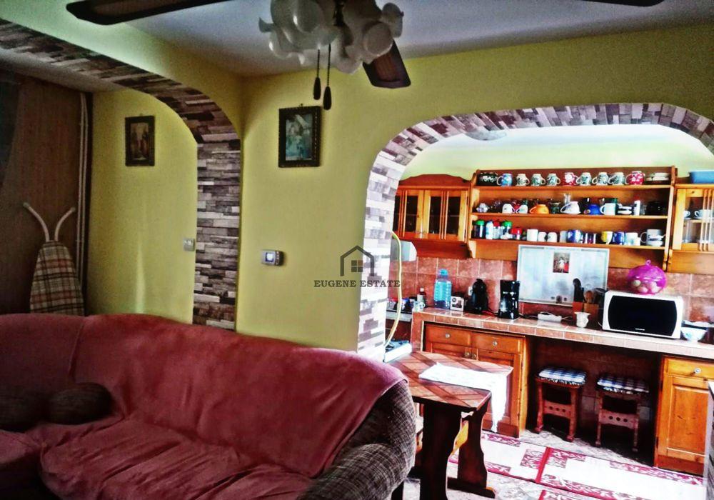 Casa cu doua intrari Ciarda Rosie .