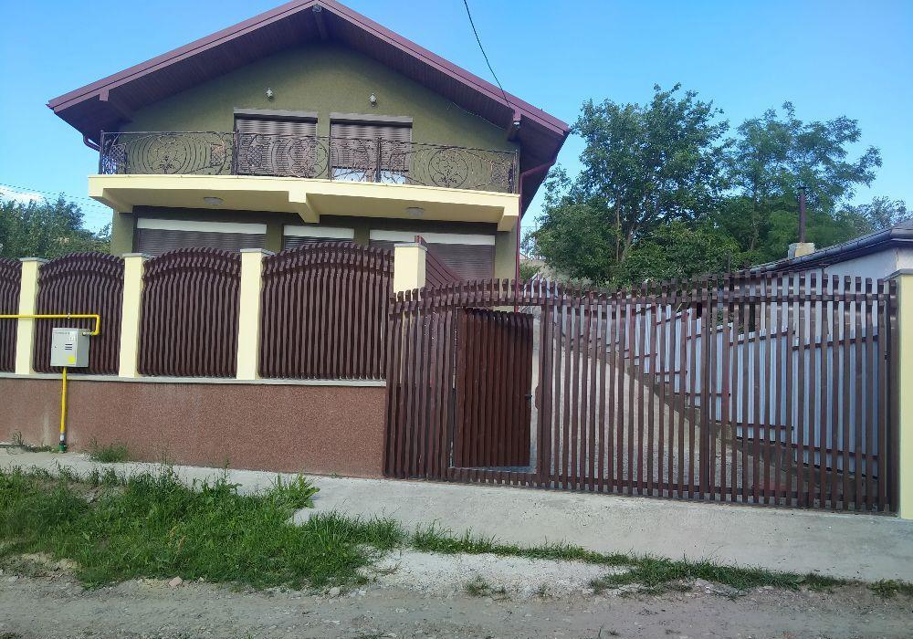 casă cu mansarda de vanzare