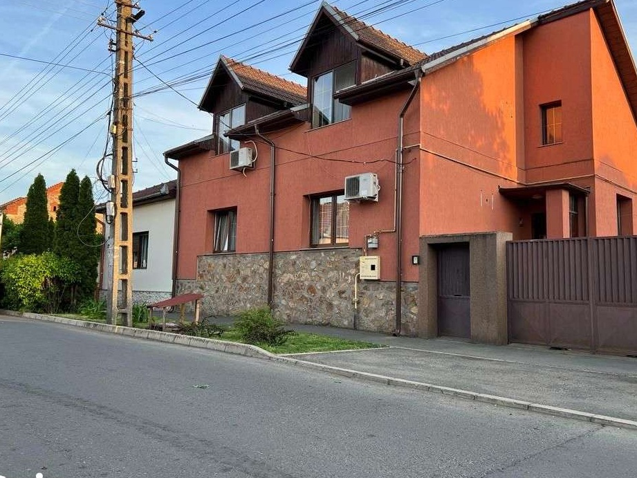 Casa cu teren 560 mp - Gradiste