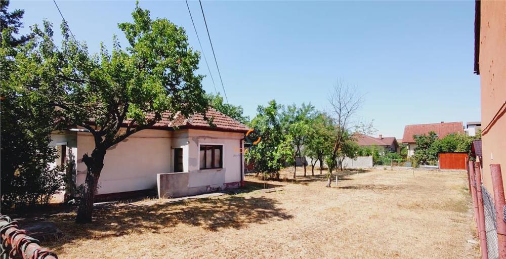 casa cu teren 830 mp in Lipovei