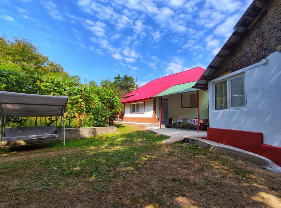 Casa cu teren de vanzare