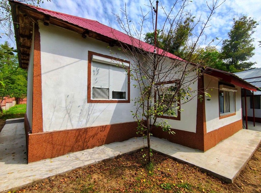 Casa cu teren de vanzare