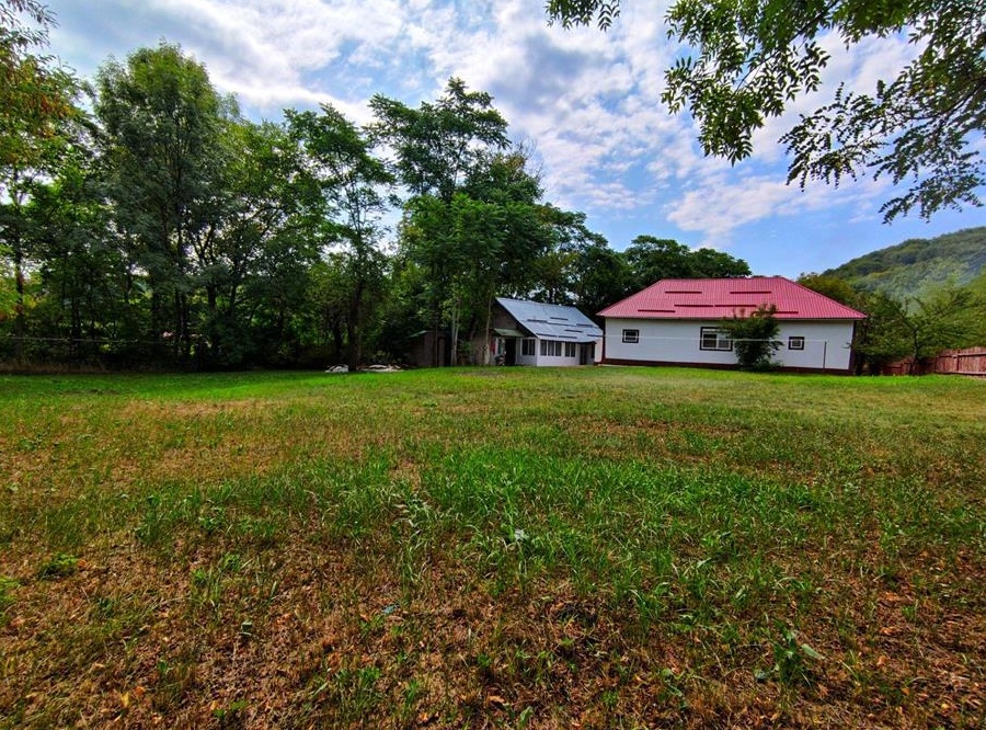 Casa cu teren de vanzare