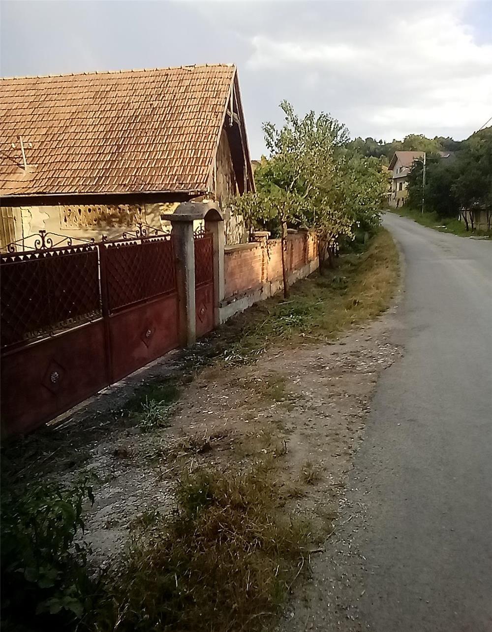 Casa cu teren de vinzare