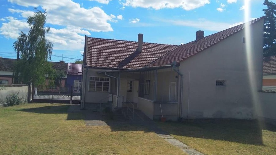 Casa cu teren pt birouri sau activități comerciale   Tileagd, centru