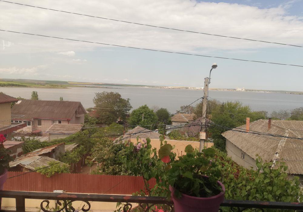Casa cu vedere la lac