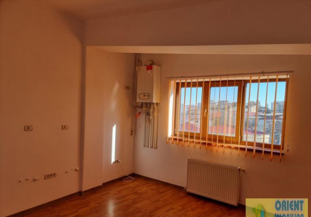 Casa de Cultura, spatiu birouri, 3 camere, inchirieri Constanta