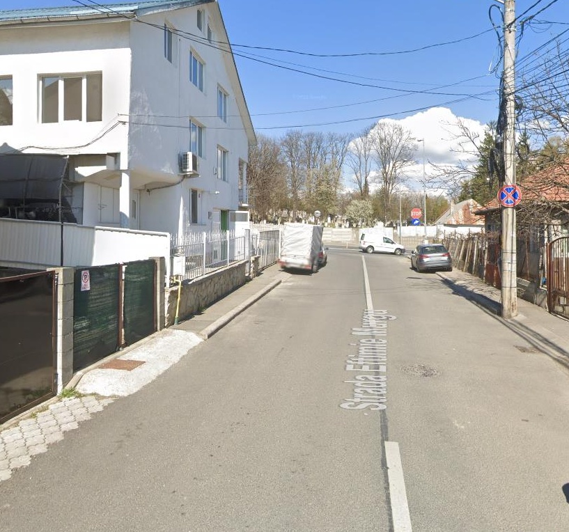 Casa de inchiriat, compart. in 3 apart., pe 3 niveluri, cu SU 406mp si curte.