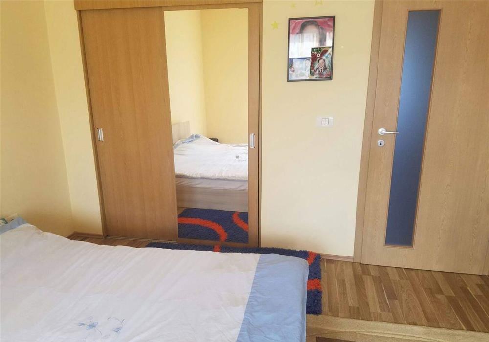 Casa de inchiriat cu curte!