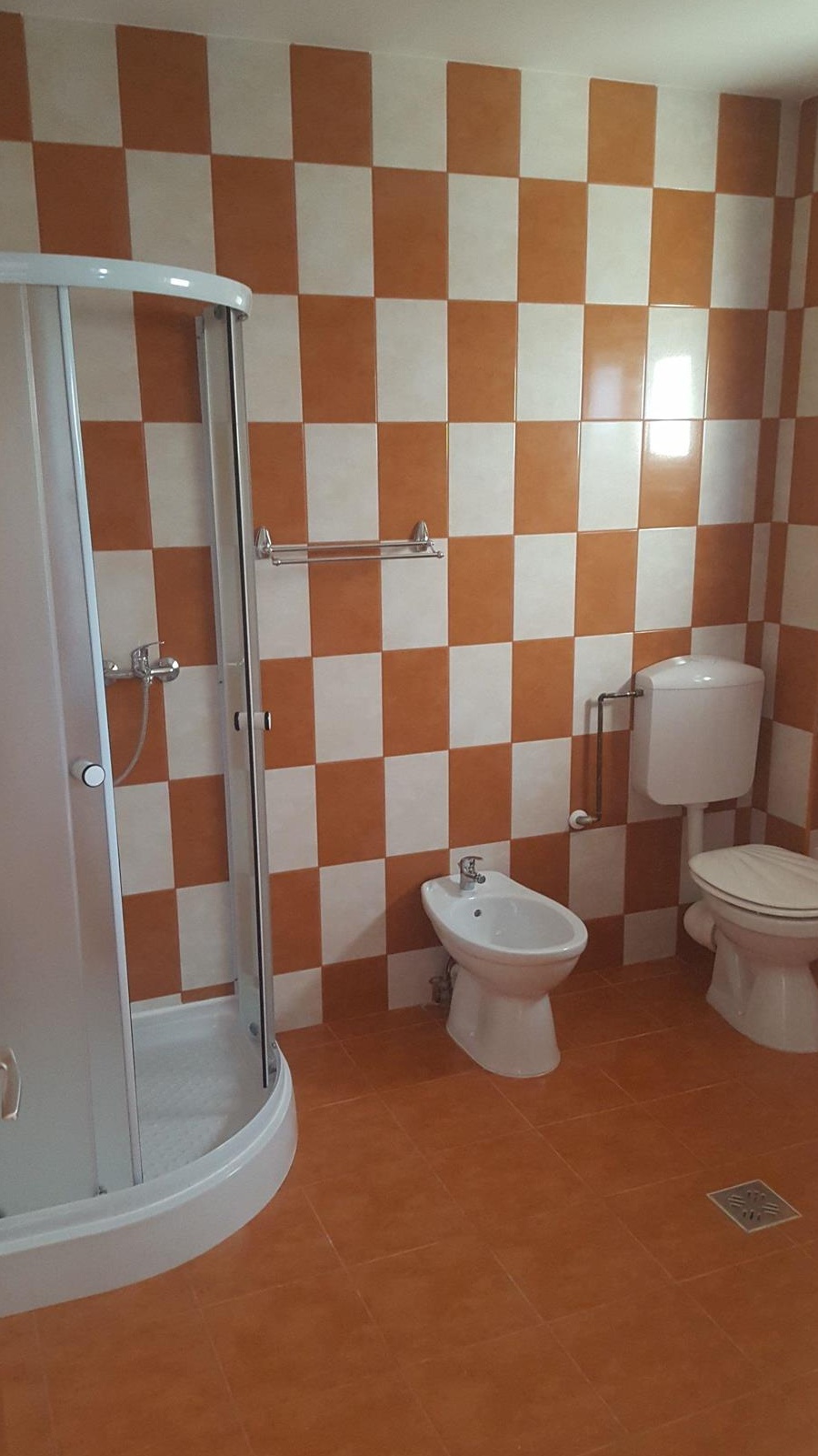 Casa de inchiriat  Zona Bucium (Plopii fara sot)