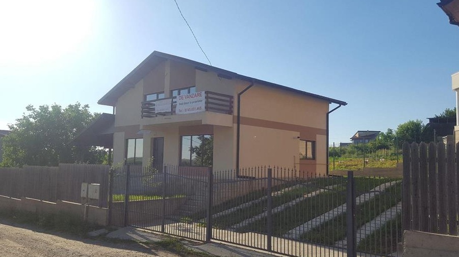 Casa de inchiriat  Zona Bucium (Plopii fara sot)