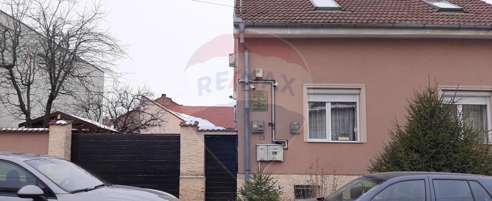 Casă de locuit si clinica medicala ,teren 641 mp.zona centrala