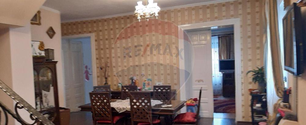 Casă de locuit si clinica medicala ,teren 641 mp.zona centrala
