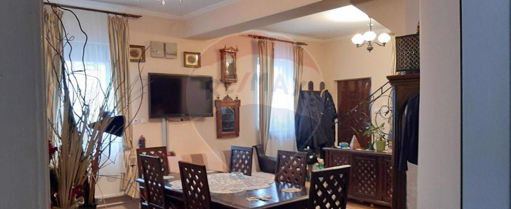 Casă de locuit si clinica medicala ,teren 641 mp.zona centrala