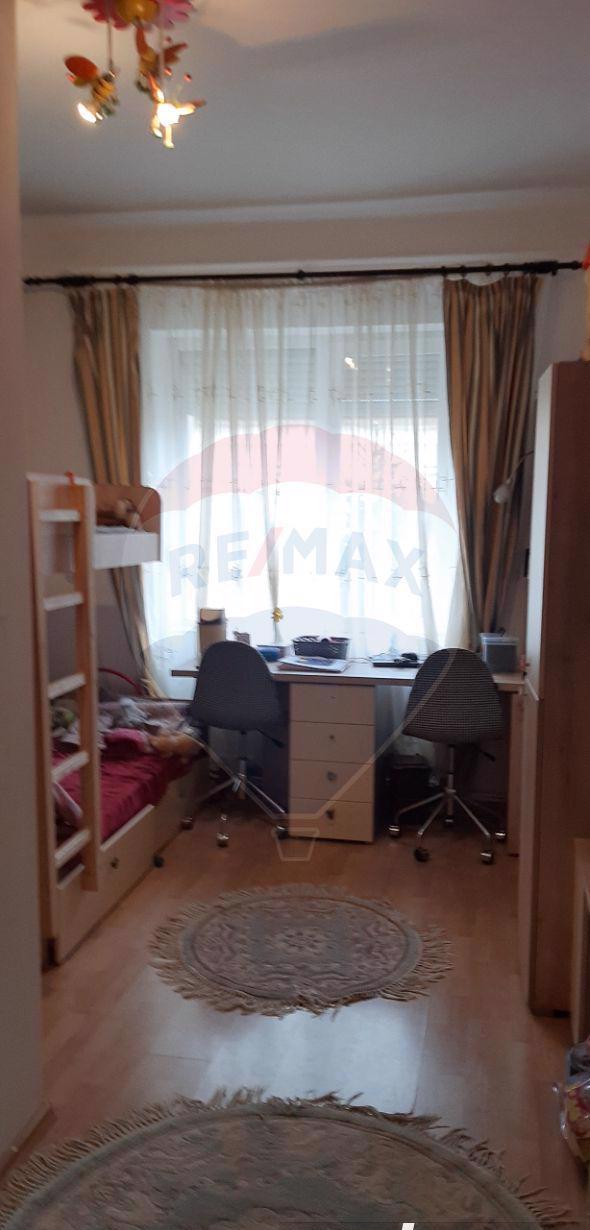 Casă de locuit si clinica medicala ,teren 641 mp.zona centrala