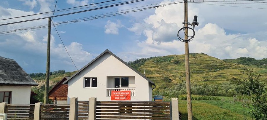 Casa de vanzare 130 mp plus anexe si teren in Bogdan Voda Maramures
