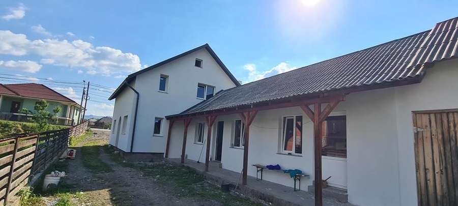Casa de vanzare 130 mp plus anexe si teren in Bogdan Voda Maramures