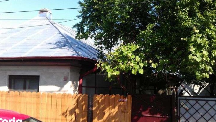 Casă de vânzare 3 camere, 60mp, 196mp teren, sector 3, 75000 euro