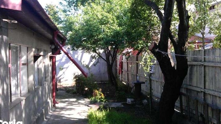 Casă de vânzare 3 camere, 60mp, 196mp teren, sector 3, 75000 euro