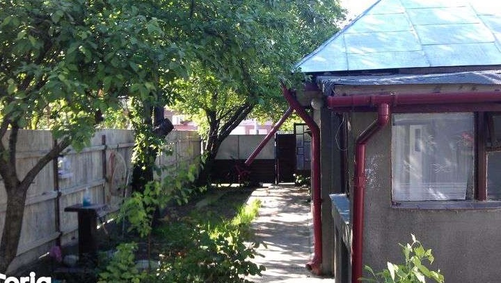 Casă de vânzare 3 camere, 60mp, 196mp teren, sector 3, 75000 euro