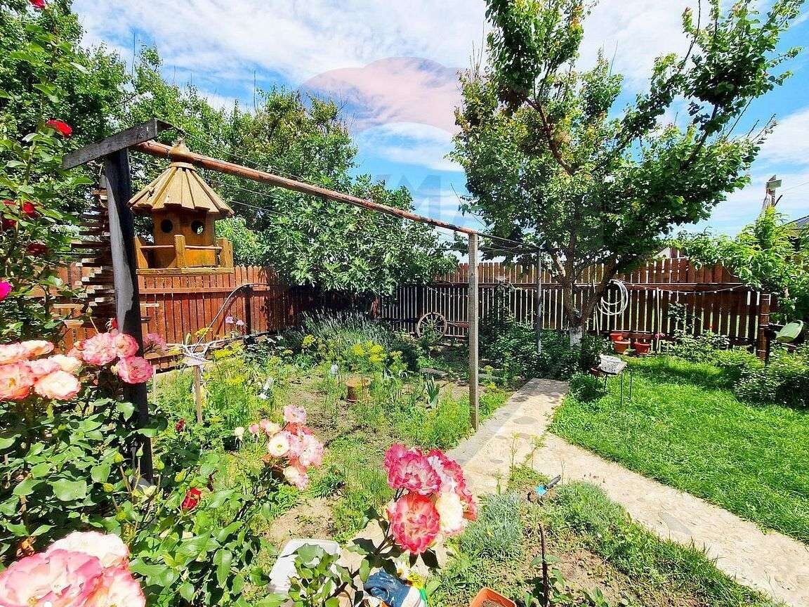 Casa de vanzare 4 camere, curte proprie, gradina, zona linistita KM5