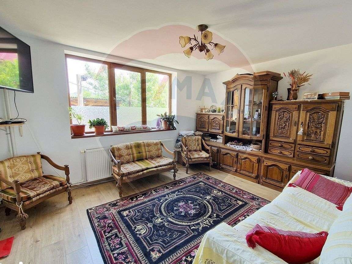 Casa de vanzare 4 camere, curte proprie, gradina, zona linistita KM5