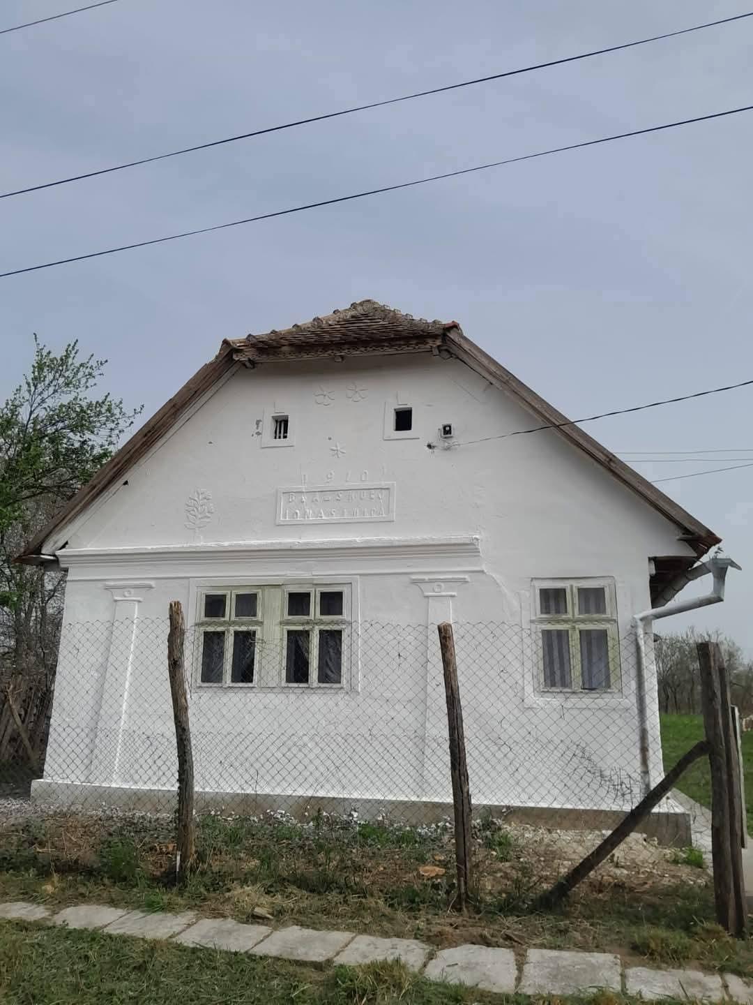 Casă de vânzare