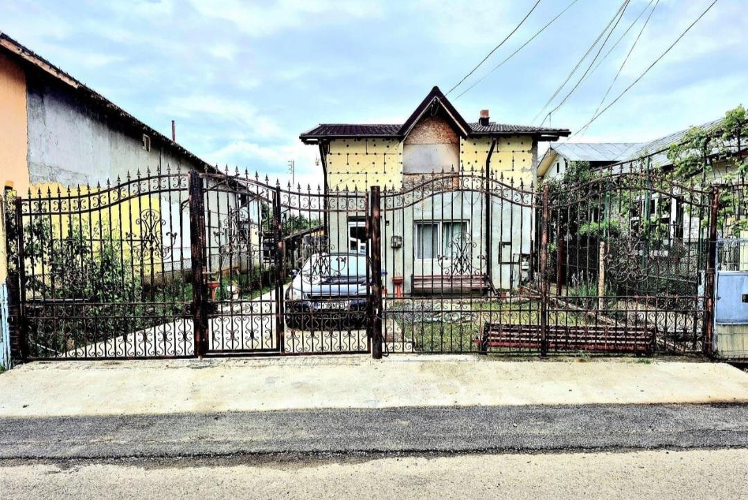 Casa de vânzare